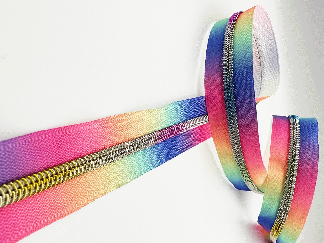 Mute Ombre Zipper Tape with Rainbow, #5 nylon zip