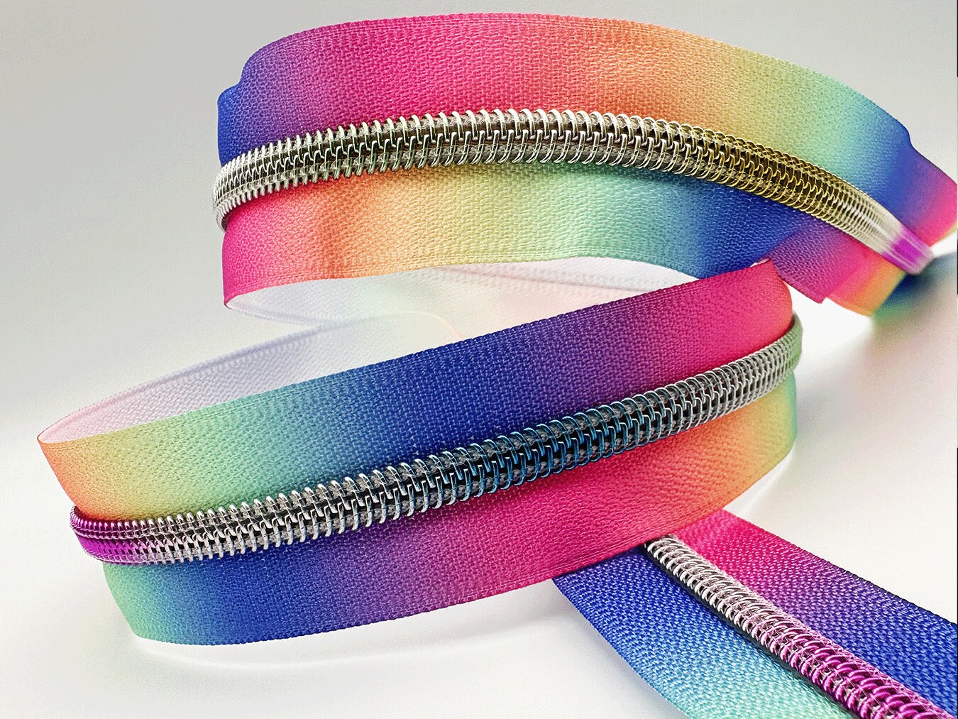 Mute Ombre Zipper Tape with Rainbow, #5 nylon zip