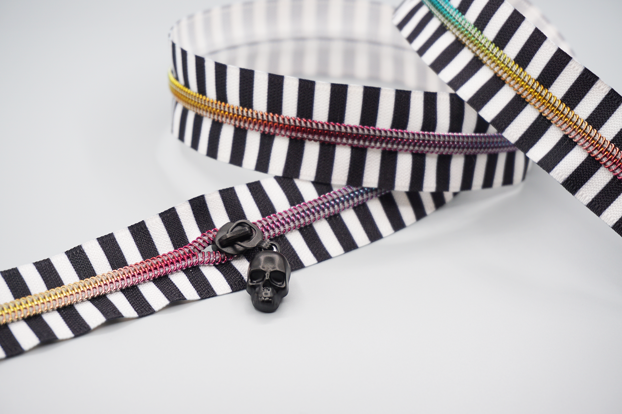 Black & White Stripe Zipper Tape with Rainbow Teeth, #5 nylon zips